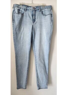 SO Juniors Curvy Low Rise Jeggings Size 17 - Clean Light